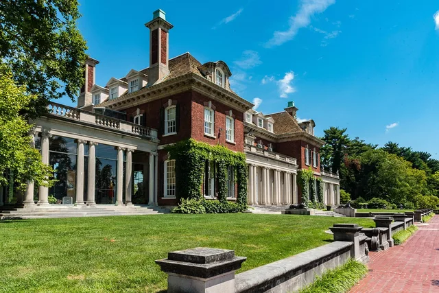 mansion, estate, nature, summer, blue sky. Beverly Hills mansion home tours under the city tour-bus code