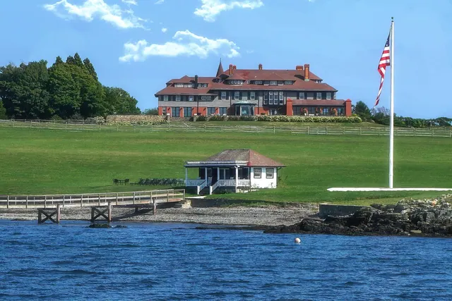 house, home, residence, mansion, architecture, summer, cottage, summer home, ocean, coastline, landscape, nature, seascape