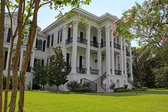 plantation, nottoway, louisiana, balcony, porches, house, plantation, nottoway, louisiana, louisiana, louisiana, louisiana, louisiana. Mansions architecture: reading building campaigns, as at Graceland